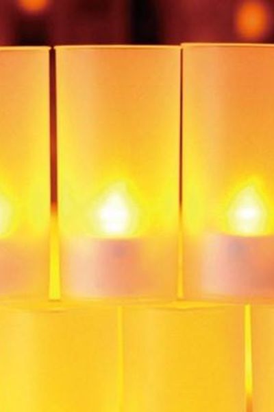 Nến chạy pin thổi là tắt