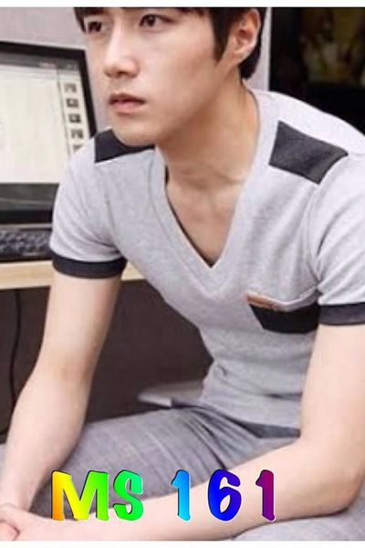 Áo thun nam cổ tim