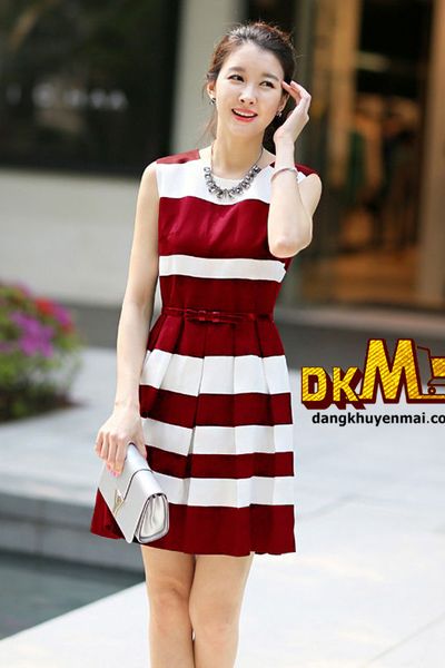 Đầm dạo phố dáng xòe sọc ngang phối màu trẻ trung bello ddp08196