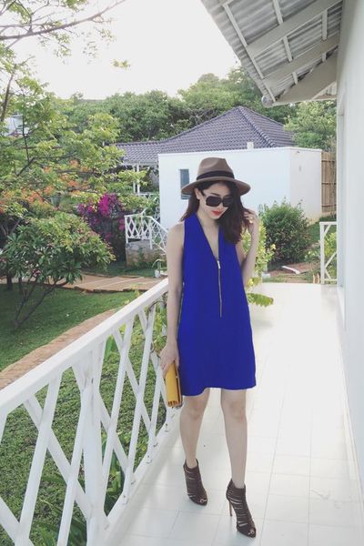 Đầm cổ yếm dây khóa đồng