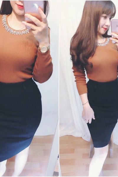 Áo len dài tay cổ đính hạt