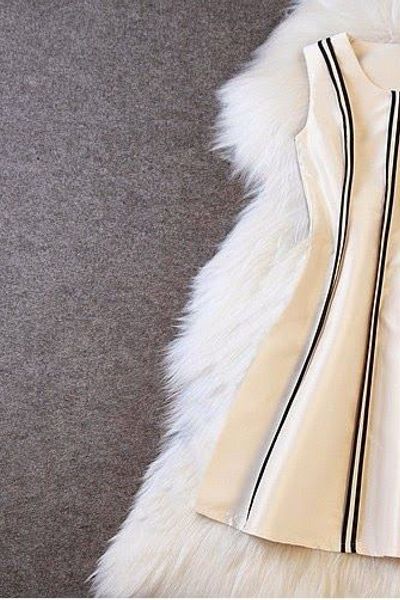 Đầm xòe trắng phối sọc đen mã 1149