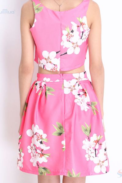 Set áo croptop sát nách và chân váy xòe
