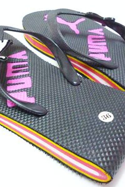 Dép puma dành cho nữ - có màu hồng và đen