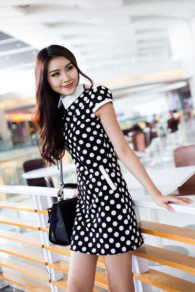 Đầm chấm bi tay lỡ