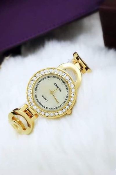 Đồng hồ chanel nhỏ viền hột