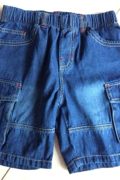 Quần jeans của bé
