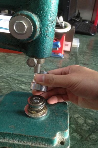 Máy đóng nút boc vải