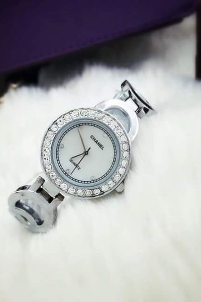 Đồng hồ chanel nhỏ viền hột
