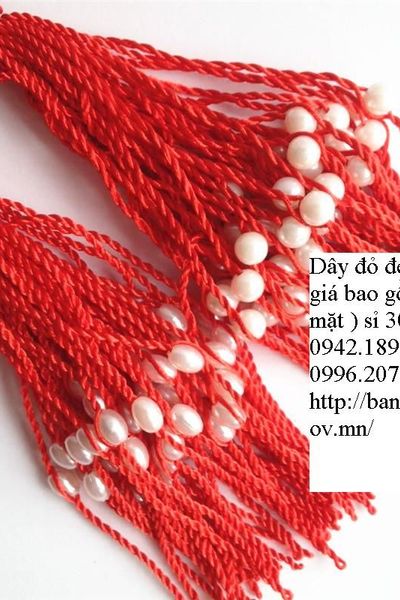 Vòng đeo tay màu đỏ đính chữ hạt nhựa
