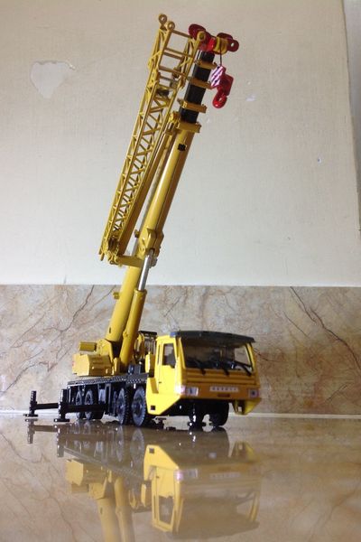 Mô hình xe cần cẩu 4 tháp tỷ lệ-155