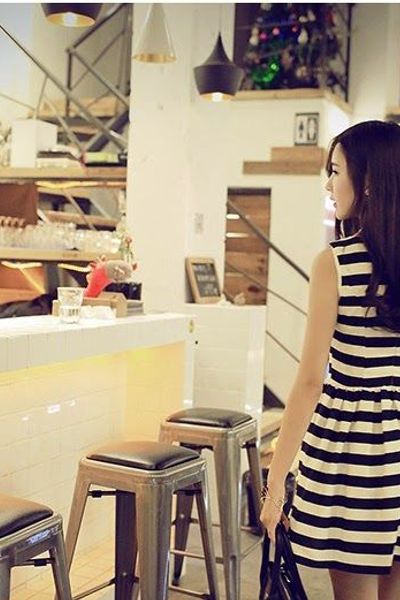 Đầm sọc dạo phố mùa xuân - 1021