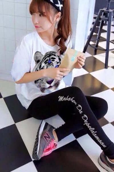 Quần legging thêu chữ