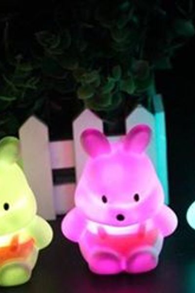 Thỏ phát sáng trong đêm tối