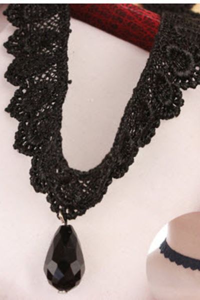Choker nhung cổ điển