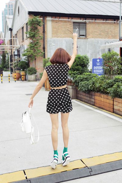 Set áo croptop quần short chấm bi - 1584