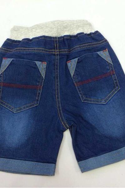 Quần jeans của bé