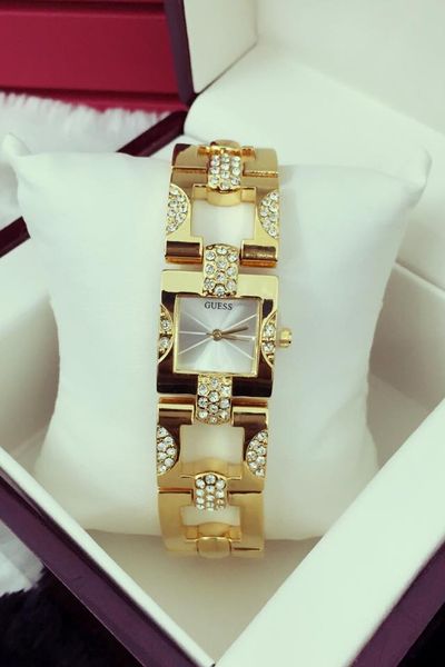 Đồng hồ đeo tay nữ guess