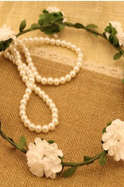 Vòng hoa cẩm chướng đội tóc