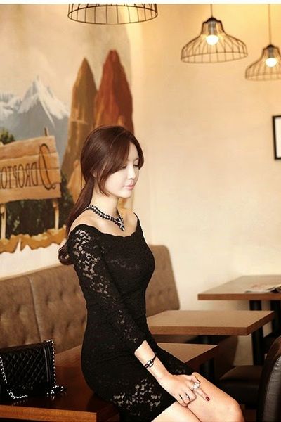 Đầm body ren hoa hồng đào - 1116