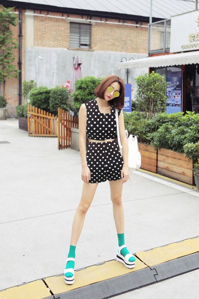 Set áo croptop quần short chấm bi - 1584