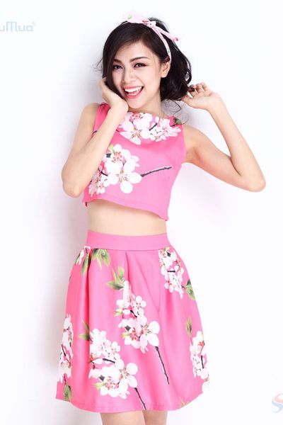 Set áo croptop sát nách và chân váy xòe