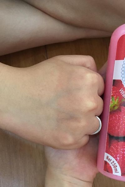 Sữa tắm trắng tắm trắng khô dâu strawberry body bath giá sỉ lẻ cạnh tranh 80k85k90k