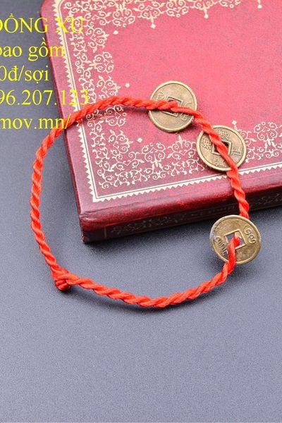 Vòng đeo tay màu đỏ đính chữ hạt nhựa