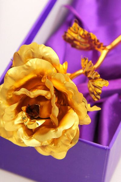 Hoa hồng mạ vàng 24k