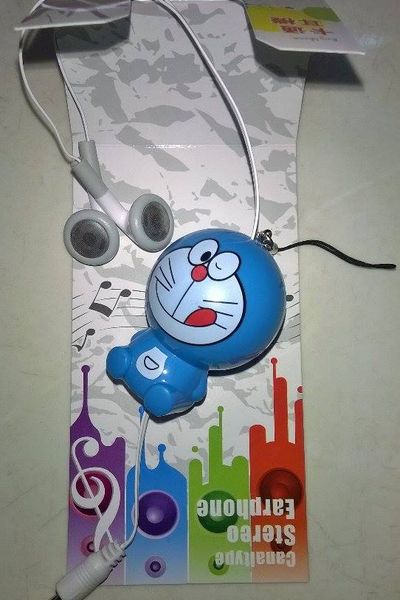 Tai nghe rut dây kitty và doraemon
