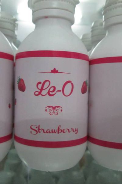 Sữa non dâu tây kích trắng