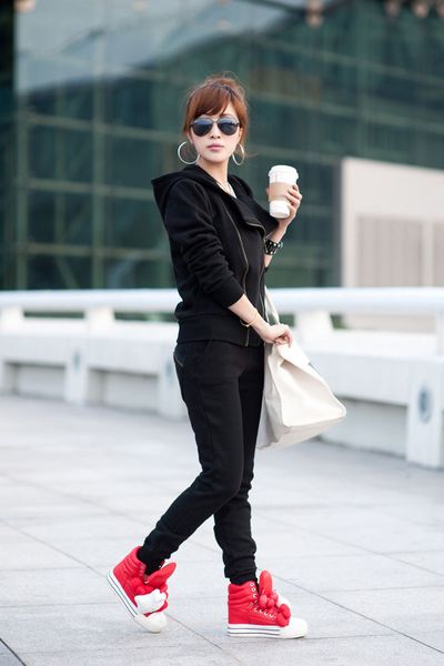 Áo khoác nữ phối dây kéo cá tính