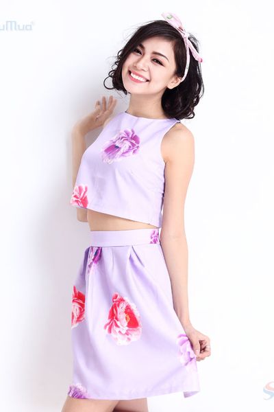 Set áo croptop sát nách và chân váy xòe