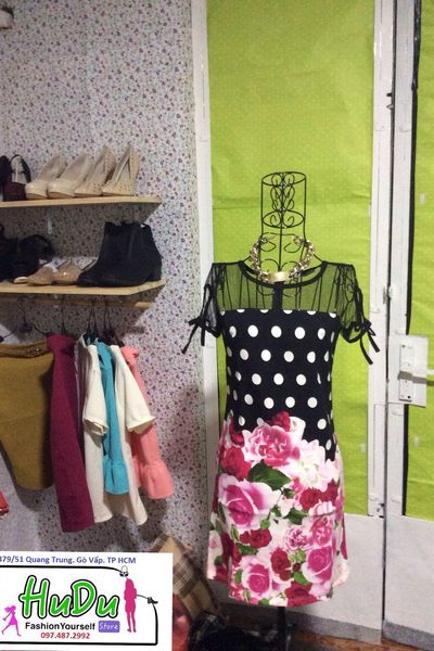 Đầm hoa hồng tay lưới