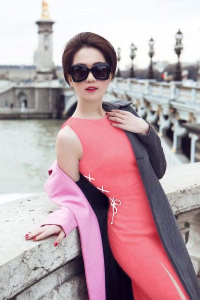 Đầm hồng thắt dây eo xẻ đùi ngọc trinh 960