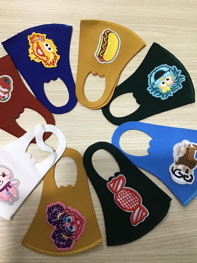 khẩu trang bé by vải umi co giản dàymịn mát hình thêu cao cấp cắt tia laze k có dập đủ màu luôn có sẵn giá sỉ