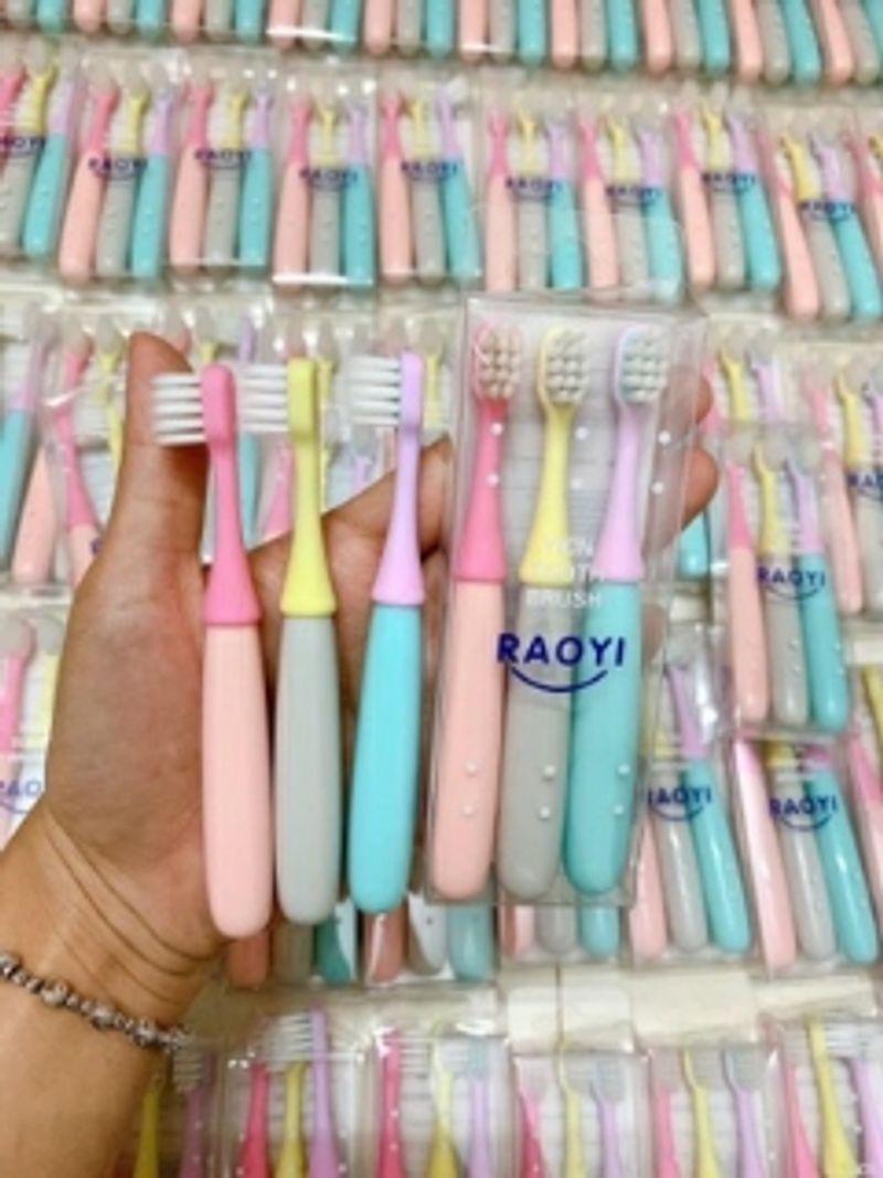 Hộp 3 bàn chải Nhật Raoyi cho trẻ em giá sỉ